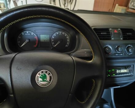 Желтый Шкода Фабия, объемом двигателя 1.2 л и пробегом 182 тыс. км за 3999 $, фото 10 на Automoto.ua