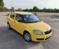Желтый Шкода Фабия, объемом двигателя 1.2 л и пробегом 315 тыс. км за 3312 $, фото 1 на Automoto.ua