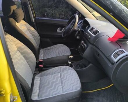 Шкода Фабія 2008 у Кам'янське (Дніпродзержинськ) на Automoto.ua Жовтий Шкода Фабія, об'ємом двигуна 1.4 л та пробігом 320 тис. км за 4050 $, фото 1 на Automoto.ua