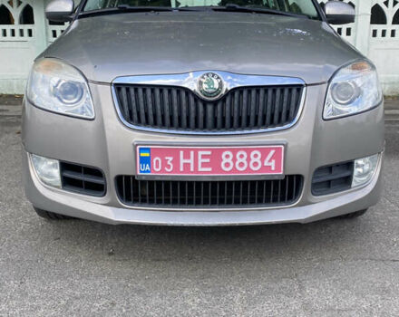 Желтый Шкода Фабия, объемом двигателя 1.6 л и пробегом 138 тыс. км за 6800 $, фото 3 на Automoto.ua