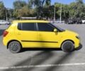 Желтый Шкода Фабия, объемом двигателя 1.4 л и пробегом 320 тыс. км за 4050 $, фото 2 на Automoto.ua