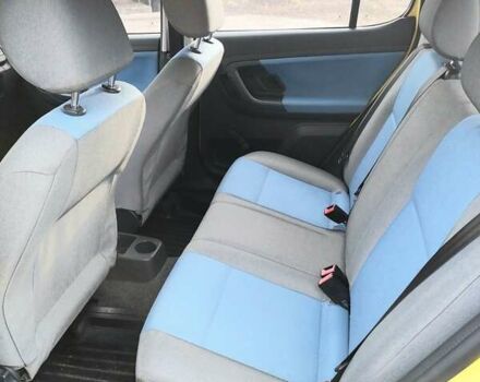 Желтый Шкода Фабия, объемом двигателя 1.2 л и пробегом 152 тыс. км за 4700 $, фото 24 на Automoto.ua