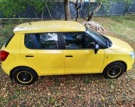 Желтый Шкода Фабия, объемом двигателя 1.2 л и пробегом 182 тыс. км за 3999 $, фото 5 на Automoto.ua