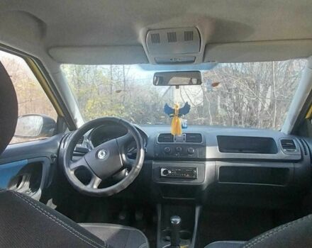 Жовтий Шкода Фабія, об'ємом двигуна 1.2 л та пробігом 203 тис. км за 4500 $, фото 2 на Automoto.ua