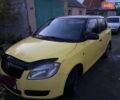 Желтый Шкода Фабия, объемом двигателя 1.2 л и пробегом 195 тыс. км за 4100 $, фото 1 на Automoto.ua