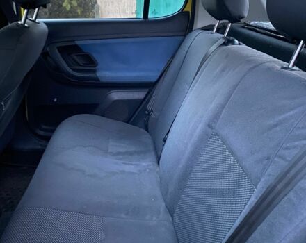 Жовтий Шкода Фабія, об'ємом двигуна 1.2 л та пробігом 195 тис. км за 3550 $, фото 6 на Automoto.ua