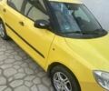 Желтый Шкода Фабия, объемом двигателя 1.2 л и пробегом 319 тыс. км за 4000 $, фото 1 на Automoto.ua