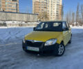 Желтый Шкода Фабия, объемом двигателя 1.2 л и пробегом 302 тыс. км за 2900 $, фото 1 на Automoto.ua