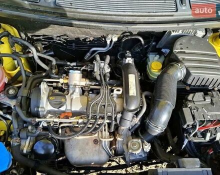 Жовтий Шкода Фабія, об'ємом двигуна 1.2 л та пробігом 163 тис. км за 5500 $, фото 7 на Automoto.ua