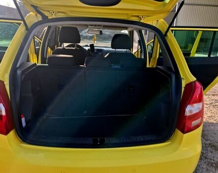 Желтый Шкода Фабия, объемом двигателя 1.2 л и пробегом 163 тыс. км за 5500 $, фото 6 на Automoto.ua