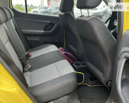 Желтый Шкода Фабия, объемом двигателя 1.2 л и пробегом 173 тыс. км за 5990 $, фото 20 на Automoto.ua