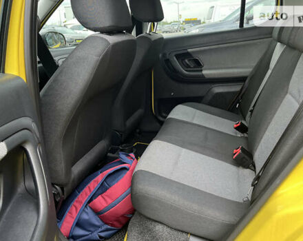 Желтый Шкода Фабия, объемом двигателя 1.2 л и пробегом 173 тыс. км за 5990 $, фото 19 на Automoto.ua