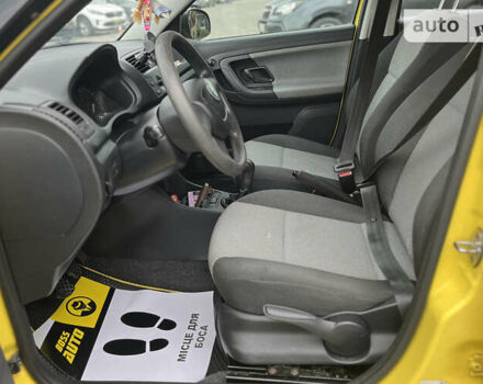 Желтый Шкода Фабия, объемом двигателя 1.2 л и пробегом 173 тыс. км за 5990 $, фото 8 на Automoto.ua