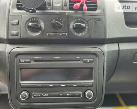 Желтый Шкода Фабия, объемом двигателя 1.2 л и пробегом 173 тыс. км за 5990 $, фото 13 на Automoto.ua