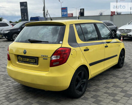 Желтый Шкода Фабия, объемом двигателя 1.2 л и пробегом 173 тыс. км за 5990 $, фото 5 на Automoto.ua