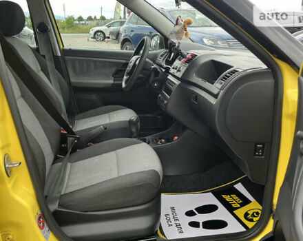 Желтый Шкода Фабия, объемом двигателя 1.2 л и пробегом 173 тыс. км за 5990 $, фото 18 на Automoto.ua