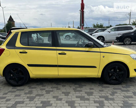 Желтый Шкода Фабия, объемом двигателя 1.2 л и пробегом 173 тыс. км за 5990 $, фото 6 на Automoto.ua