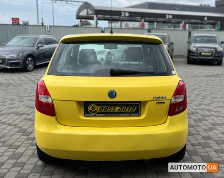 Желтый Шкода Фабия, объемом двигателя 1.2 л и пробегом 173 тыс. км за 5990 $, фото 4 на Automoto.ua