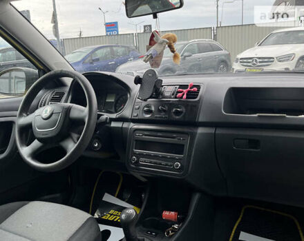 Желтый Шкода Фабия, объемом двигателя 1.2 л и пробегом 173 тыс. км за 5990 $, фото 17 на Automoto.ua