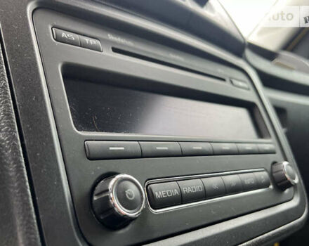 Желтый Шкода Фабия, объемом двигателя 1.2 л и пробегом 173 тыс. км за 5990 $, фото 15 на Automoto.ua