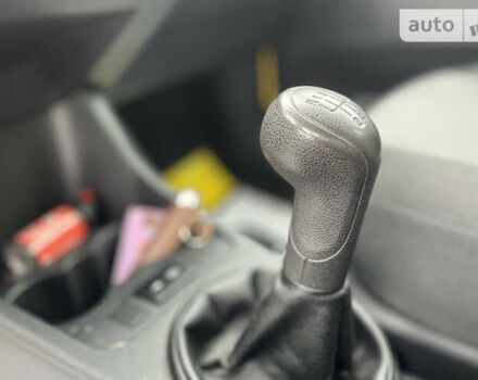 Желтый Шкода Фабия, объемом двигателя 1.2 л и пробегом 173 тыс. км за 5990 $, фото 12 на Automoto.ua