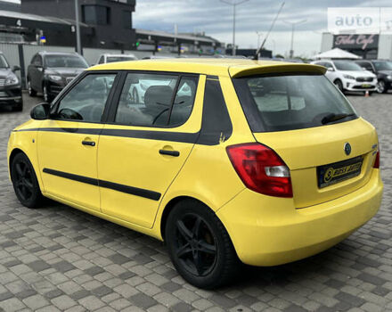 Желтый Шкода Фабия, объемом двигателя 1.2 л и пробегом 173 тыс. км за 5990 $, фото 1 на Automoto.ua