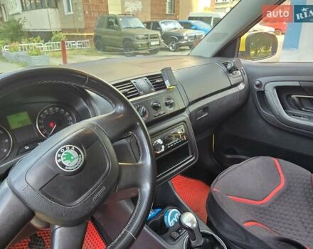 Шкода Фабия 2012 в Киеве на Automoto.ua Желтый Шкода Фабия, объемом двигателя 1.4 л и пробегом 300 тыс. км за 4900 $, фото 4 на Automoto.ua