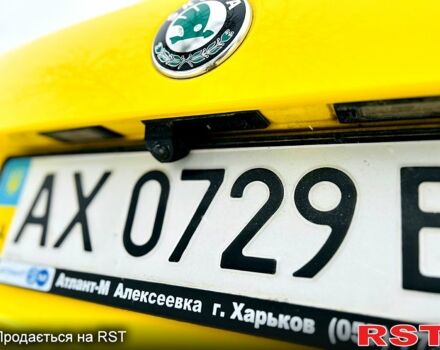 Желтый Шкода Фабия, объемом двигателя 1.2 л и пробегом 142 тыс. км за 5700 $, фото 2 на Automoto.ua