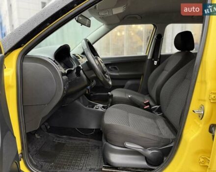Жовтий Шкода Фабія, об'ємом двигуна 1.39 л та пробігом 298 тис. км за 4300 $, фото 13 на Automoto.ua