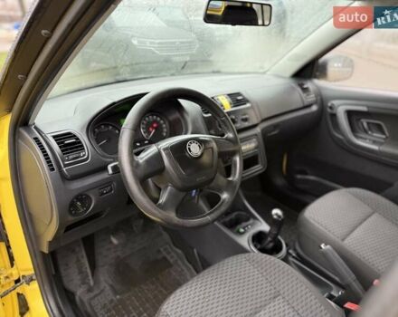 Жовтий Шкода Фабія, об'ємом двигуна 1.39 л та пробігом 298 тис. км за 4300 $, фото 14 на Automoto.ua