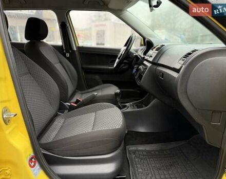 Жовтий Шкода Фабія, об'ємом двигуна 1.39 л та пробігом 298 тис. км за 4300 $, фото 10 на Automoto.ua