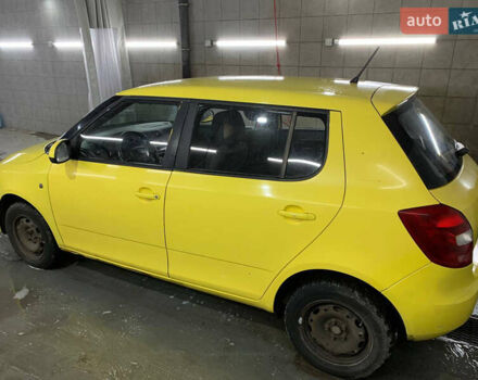 Жовтий Шкода Фабія, об'ємом двигуна 1.39 л та пробігом 203 тис. км за 4500 $, фото 3 на Automoto.ua