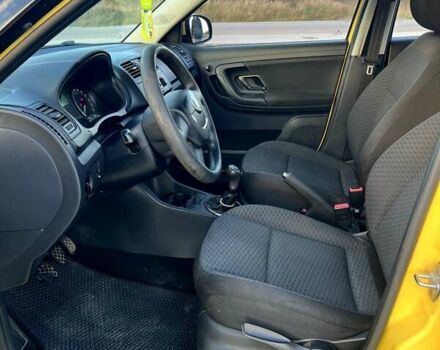Шкода Фабия 2012 в Львове на Automoto.ua Желтый Шкода Фабия, объемом двигателя 1.39 л и пробегом 168 тыс. км за 4799 $, фото 3 на Automoto.ua