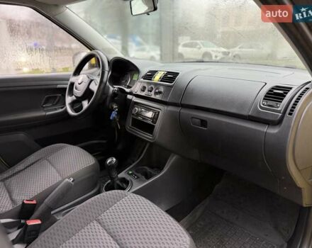 Жовтий Шкода Фабія, об'ємом двигуна 1.39 л та пробігом 298 тис. км за 4300 $, фото 11 на Automoto.ua