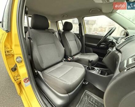 Жовтий Шкода Фабія, об'ємом двигуна 1.39 л та пробігом 298 тис. км за 4300 $, фото 12 на Automoto.ua