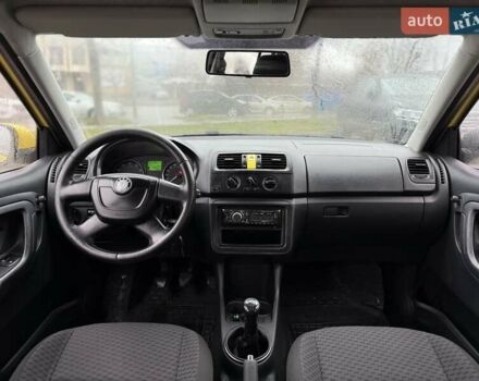 Жовтий Шкода Фабія, об'ємом двигуна 1.39 л та пробігом 298 тис. км за 4300 $, фото 8 на Automoto.ua