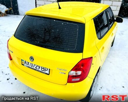 Желтый Шкода Фабия, объемом двигателя 1.2 л и пробегом 142 тыс. км за 5700 $, фото 3 на Automoto.ua