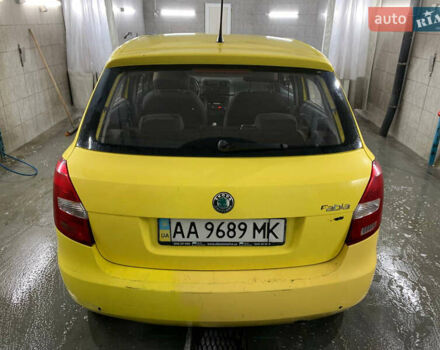 Жовтий Шкода Фабія, об'ємом двигуна 1.39 л та пробігом 203 тис. км за 4500 $, фото 5 на Automoto.ua