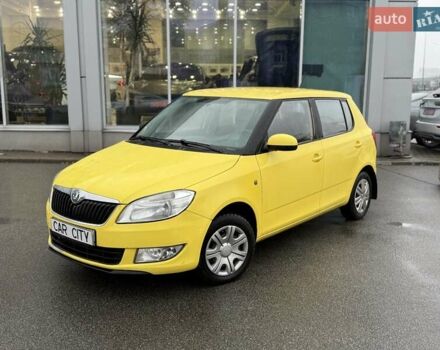 Жовтий Шкода Фабія, об'ємом двигуна 1.39 л та пробігом 298 тис. км за 4300 $, фото 2 на Automoto.ua