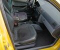 Желтый Шкода Фабия, объемом двигателя 1.4 л и пробегом 209 тыс. км за 4200 $, фото 2 на Automoto.ua