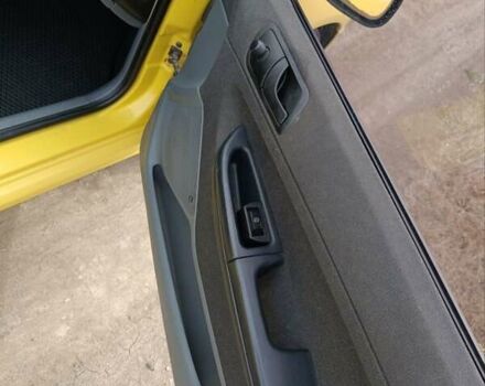 Желтый Шкода Фабия, объемом двигателя 1.4 л и пробегом 209 тыс. км за 4200 $, фото 3 на Automoto.ua