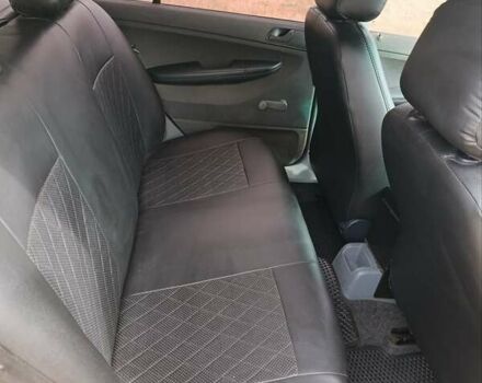 Желтый Шкода Фабия, объемом двигателя 1.4 л и пробегом 209 тыс. км за 4200 $, фото 1 на Automoto.ua