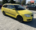 Желтый Шкода Фабия, объемом двигателя 1.6 л и пробегом 260 тыс. км за 3800 $, фото 1 на Automoto.ua
