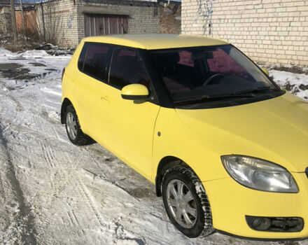 Желтый Шкода Фабия, объемом двигателя 1.2 л и пробегом 302 тыс. км за 3600 $, фото 4 на Automoto.ua