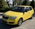 Желтый Шкода Фабия, объемом двигателя 1.2 л и пробегом 200 тыс. км за 3302 $, фото 1 на Automoto.ua