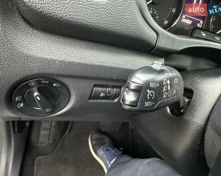 Желтый Шкода Фабия, объемом двигателя 1.2 л и пробегом 200 тыс. км за 7500 $, фото 31 на Automoto.ua