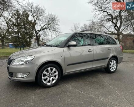 Желтый Шкода Фабия, объемом двигателя 1.2 л и пробегом 200 тыс. км за 7500 $, фото 2 на Automoto.ua