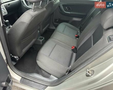 Желтый Шкода Фабия, объемом двигателя 1.2 л и пробегом 200 тыс. км за 7500 $, фото 22 на Automoto.ua