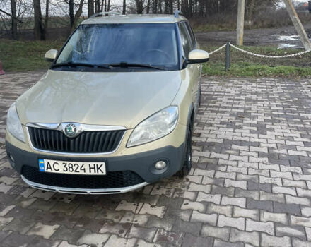 Желтый Шкода Фабия, объемом двигателя 1.6 л и пробегом 194 тыс. км за 6600 $, фото 4 на Automoto.ua