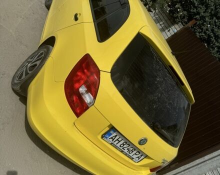 Желтый Шкода Фабия, объемом двигателя 1.4 л и пробегом 265 тыс. км за 5500 $, фото 6 на Automoto.ua